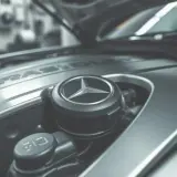 Mercedes W211 ile oleju do silnika? Sprawdź, by uniknąć problemów