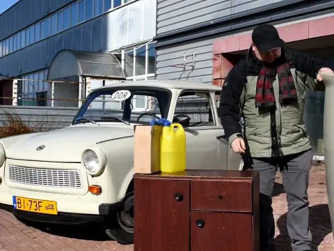 Trabant z czego karoseria? Odkryj tajemnice duroplastu i jego zalety