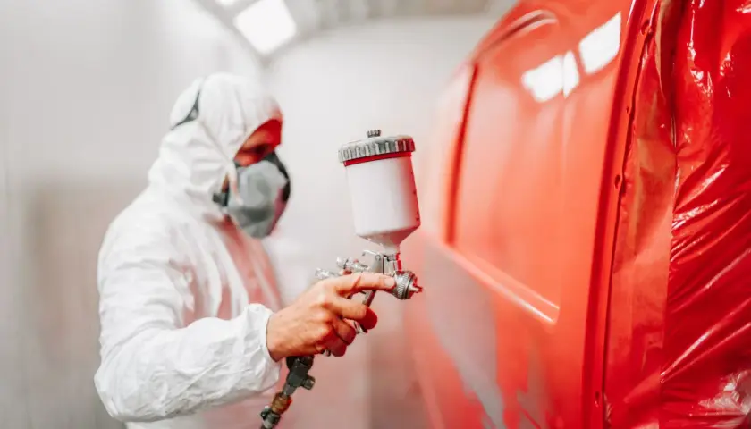 Lakierowanie auta krok po kroku: Poradnik DIY i koszty