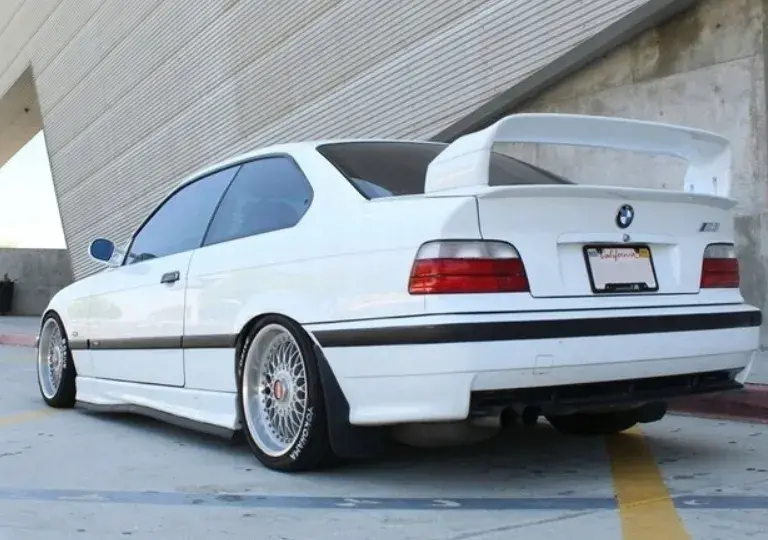 Spoiler do BMW E36 Clubsport - jak poprawia wygląd i osiągi