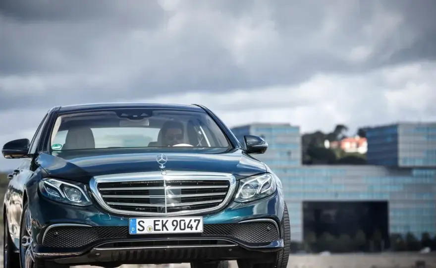 Mercedes W213 jaki silnik - poznaj najlepsze opcje i ich osiągi
