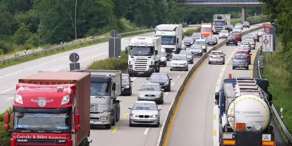 Zdjęcie Ile oleju do silnika daf xf 106? Sprawdź, aby uniknąć problemów