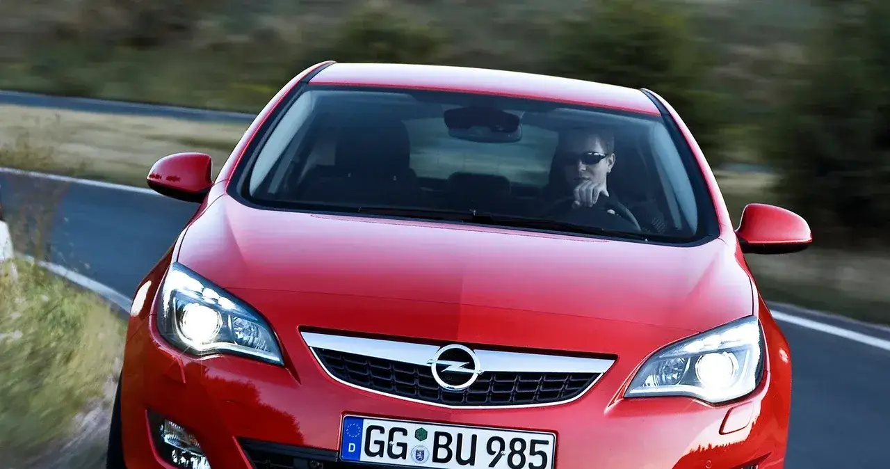 Zdjęcie Opel Astra J: jaki silnik wybrać, aby uniknąć problemów?